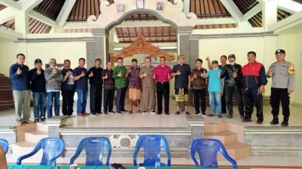 Wakil Ketua DPRD Privinsi Bali hadiri Rapat Pembahasan Pembangunan SMK di Desa Gobleg